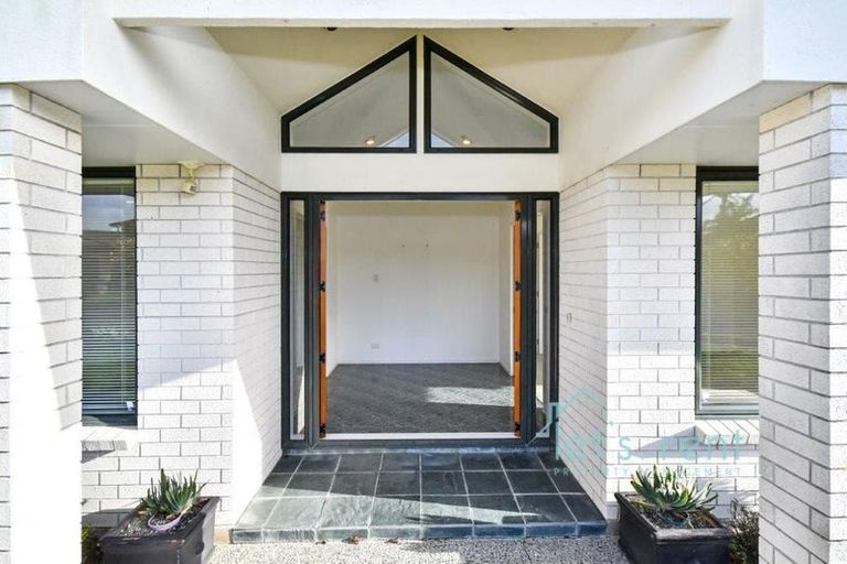 Photo of property in 2 Pat O'connor Place, Manurewa, Auckland, 2105