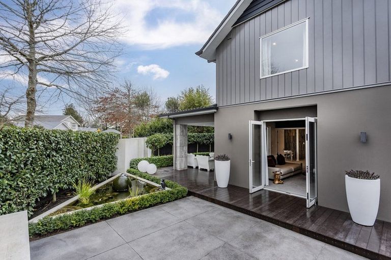 Photo of property in 2 Snowdon Road, Fendalton, Christchurch, 8052
