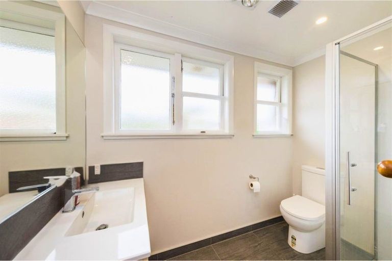 Photo of property in 41 Ellesmere Crescent, Highbury, Palmerston North, 4412