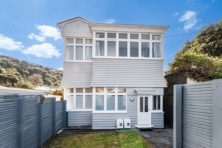 Photo of property in 38 Rua Street, Lyall Bay, Wellington, 6022