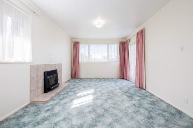 Photo of property in 27 Marsh Avenue, Forrest Hill, Auckland, 0620
