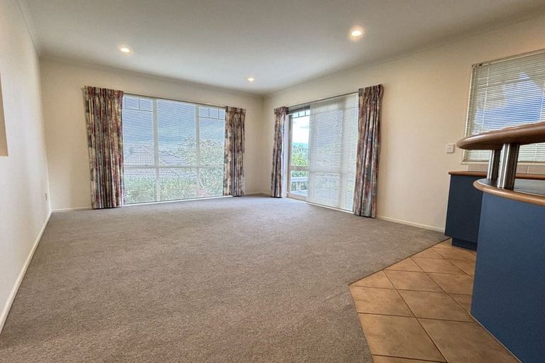 Photo of property in 8 Rosebay Rise, Henderson, Auckland, 0610