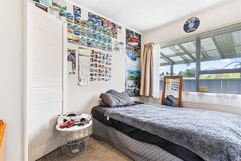 Photo of property in 2/20 Landsdale Place, Massey, Auckland, 0614