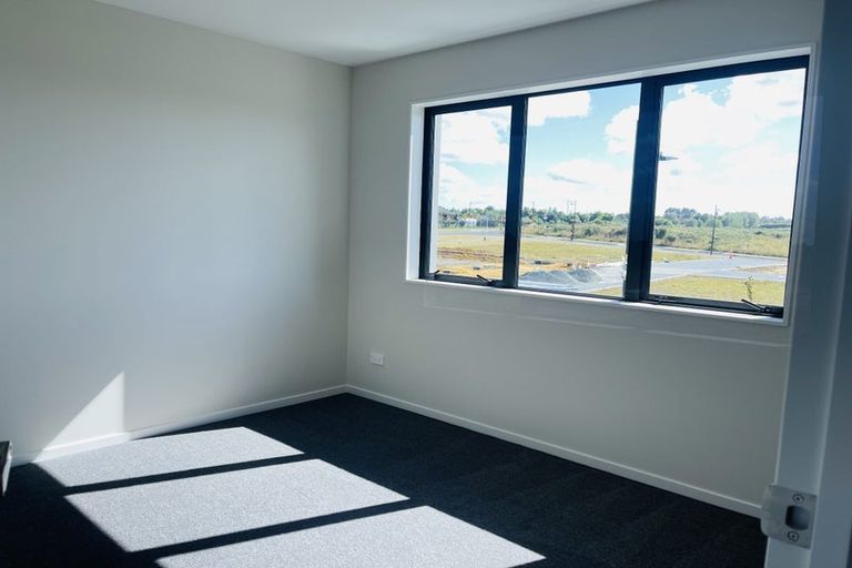 Photo of property in 20 Mene Way, Karaka, 2113