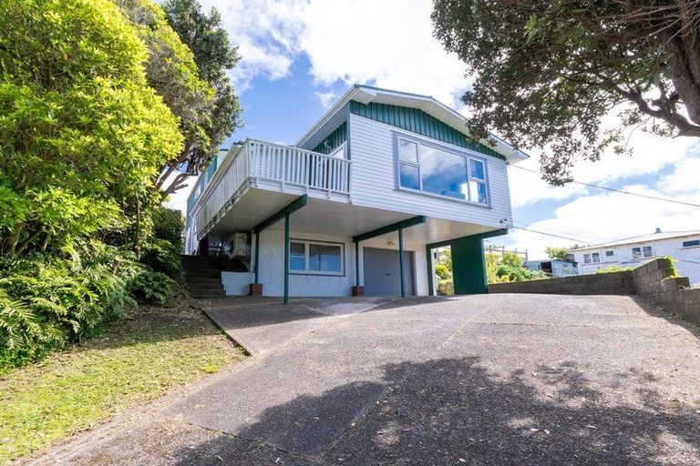 Photo of property in 63 Bassett Road, Johnsonville, Wellington, 6037