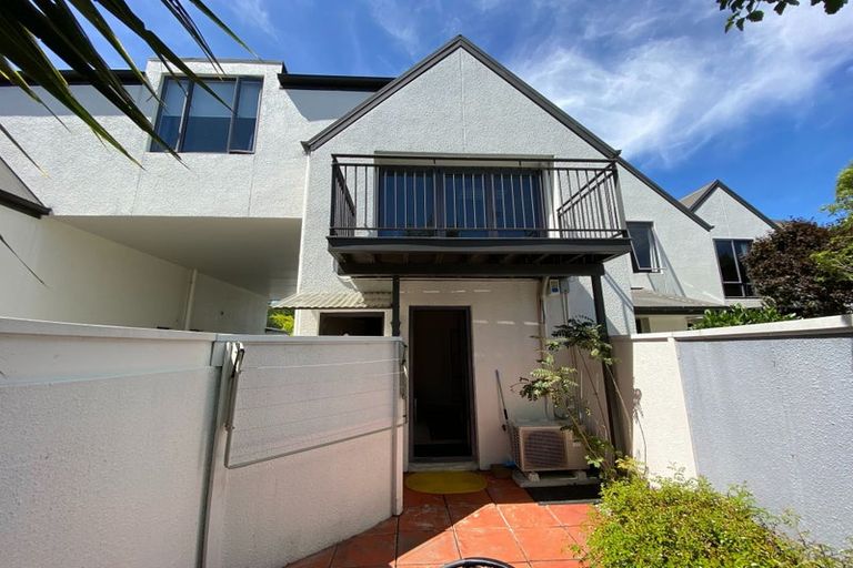 Photo of property in 7 Oakford Close, Riccarton, Christchurch, 8011
