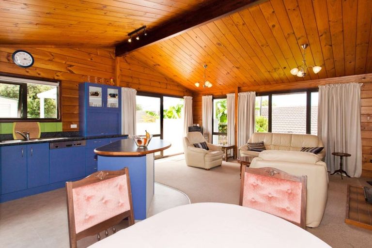 Photo of property in 45 Matai Road, Stanmore Bay, Whangaparaoa, 0932