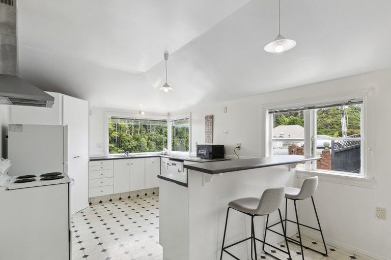 Photo of property in 34 Mandalay Terrace, Khandallah, Wellington, 6035