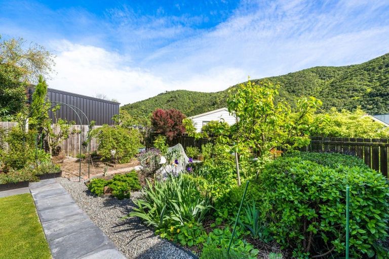 Photo of property in 24 Beach Road, Waikawa, Picton, 7220