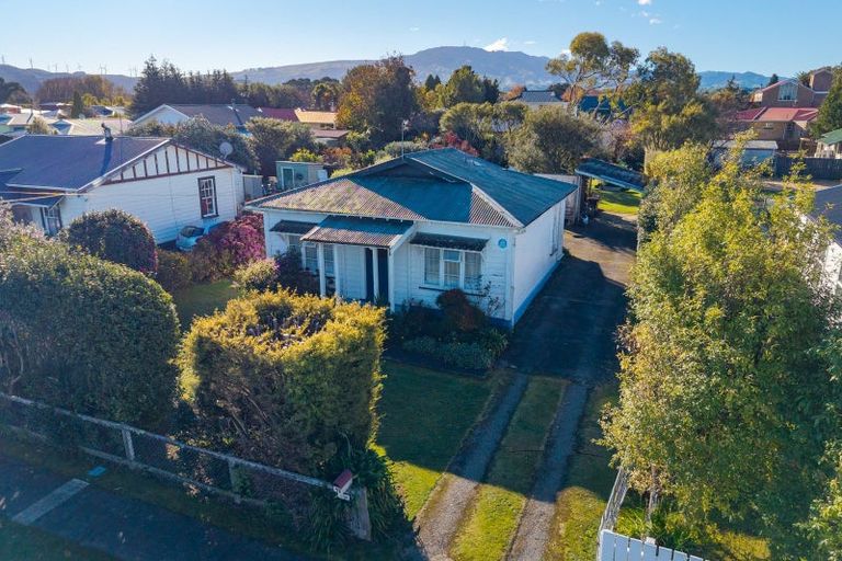 Photo of property in 19 Atkinson Street, Woodville, 4920