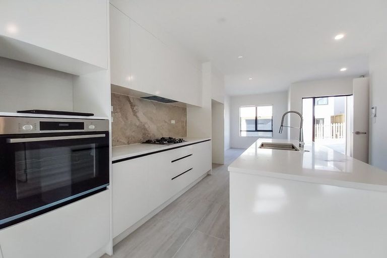 Photo of property in 15/116 Colwill Road, Massey, Auckland, 0614