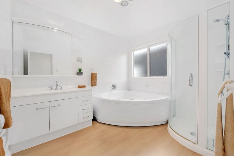 Photo of property in 22 Byblos Place, The Gardens, Auckland, 2105