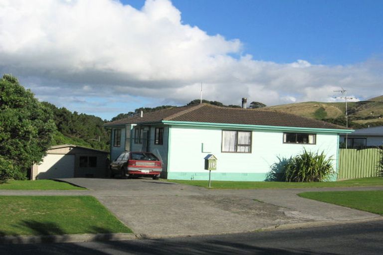 Photo of property in 115 Pikarere Street, Titahi Bay, Porirua, 5022