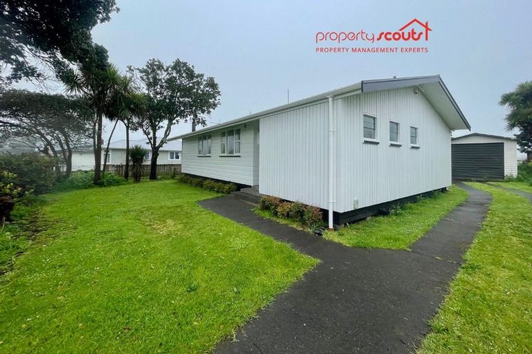 Photo of property in 6 Calgher Avenue, Waitara, 4320