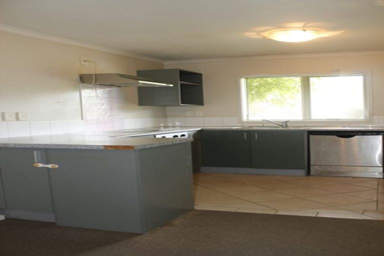 Photo of property in 19 Verdale Circle, Glen Eden, Auckland, 0602