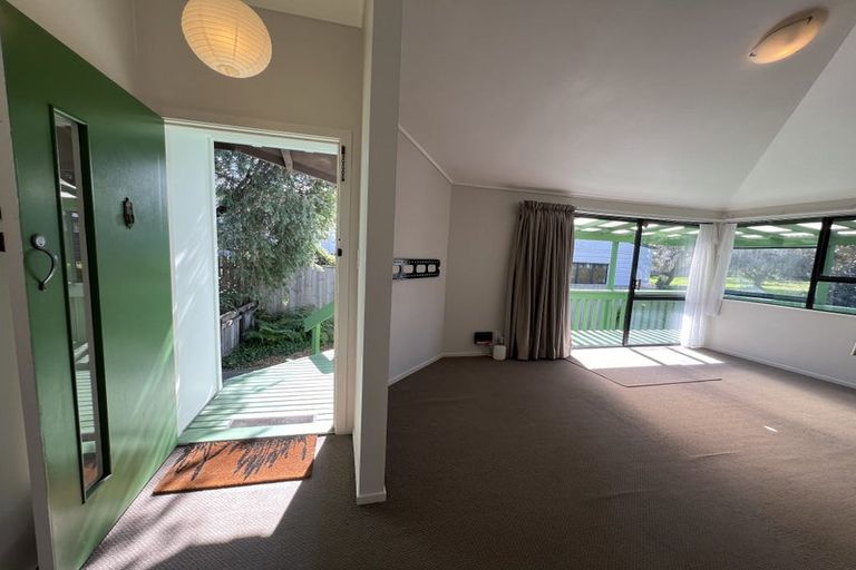 Photo of property in 16 Shearwater Street, One Tree Point, 0118