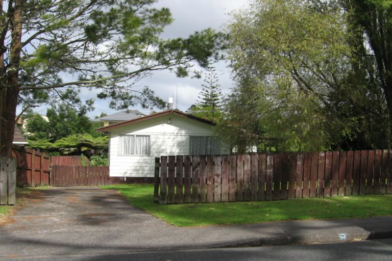 Photo of property in 89 Kemp Road, Massey, Auckland, 0614