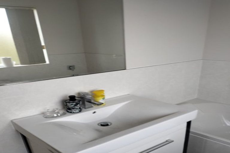 Photo of property in 5a Harry Ward Place, Henderson, Auckland, 0610