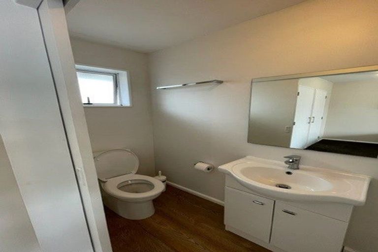 Photo of property in 32 Tintern Avenue, Avonhead, Christchurch, 8042