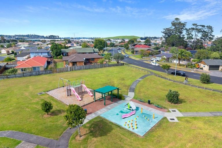 Photo of property in 172 Burswood Drive, Burswood, Auckland, 2013