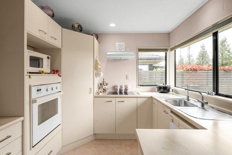 Photo of property in 93 Grosvenor Gardens, Flagstaff, Hamilton, 3210