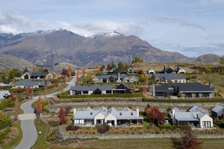 Photo of property in 2 Owen Marshall Lane, Arrowtown, 9371