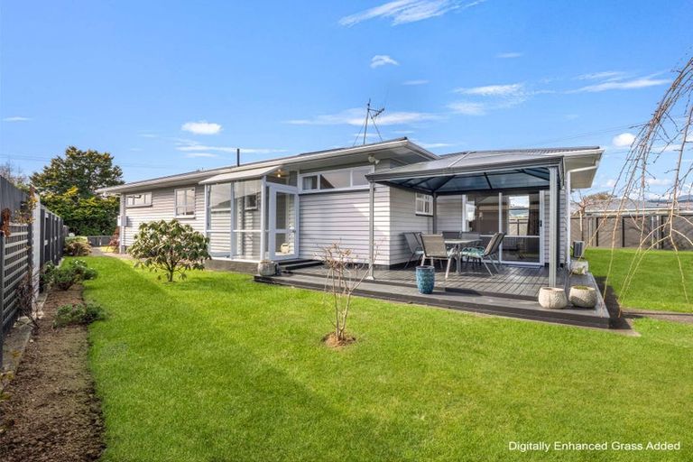 Photo of property in 16 Meadowvale Drive, Levin, 5510