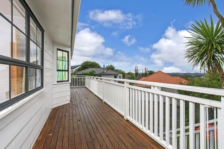 Photo of property in 13 Santiago Crescent, Unsworth Heights, Auckland, 0632