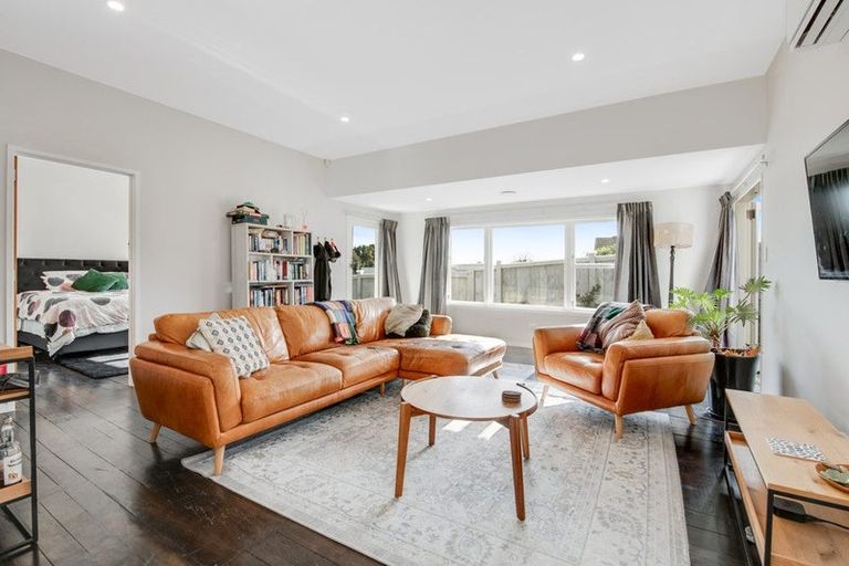 Photo of property in 16 St James Avenue, Helensville, 0800