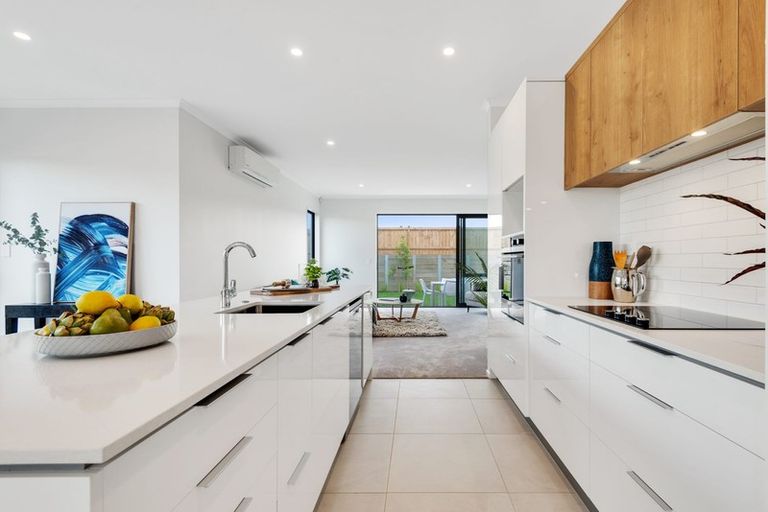 Photo of property in 28 Owen Chapman Drive, Red Beach, 0932