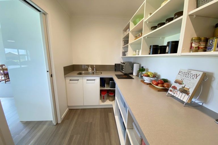 Photo of property in 152 Gladstone Road, Levin, 5571