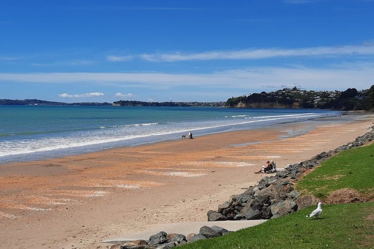 Photo of property in 28 Chelverton Terrace, Red Beach, 0932