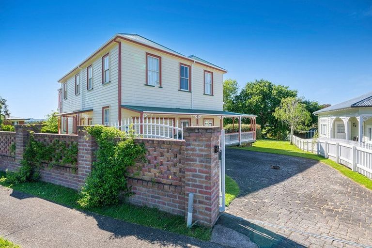 Photo of property in 14 Nelson Street, Helensville, 0800