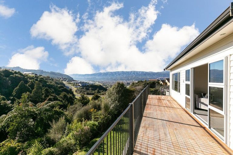Photo of property in 18 Cosgrove Rise, Riverstone Terraces, Upper Hutt, 5018