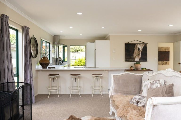 Photo of property in 2 Hanna Place, Havelock North, 4130
