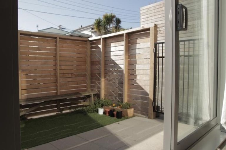 Photo of property in 24u7 Princess Terrace, Newtown, Wellington, 6021