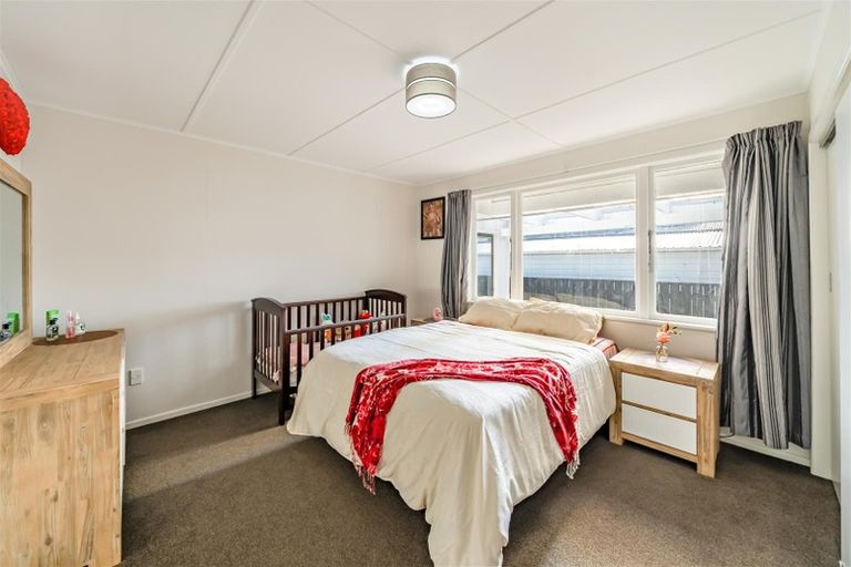Photo of property in 21 Totara Park Road, Clouston Park, Upper Hutt, 5018