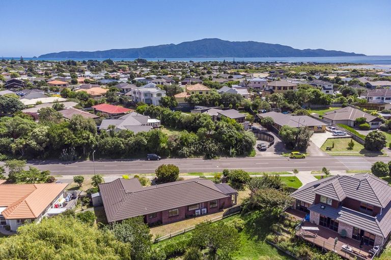 Photo of property in 60 The Drive, Paraparaumu Beach, Paraparaumu, 5032