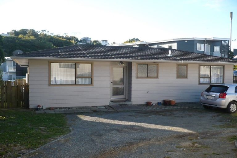 Photo of property in 201a Newlands Road, Newlands, Wellington, 6037