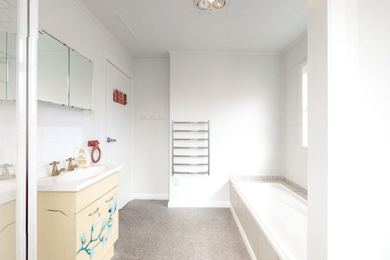 Photo of property in 55 Main Road, Titahi Bay, Porirua, 5022
