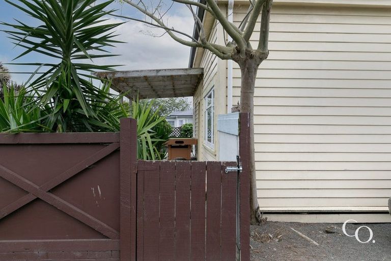 Photo of property in 230 Mayfair Avenue, Mayfair, Hastings, 4122