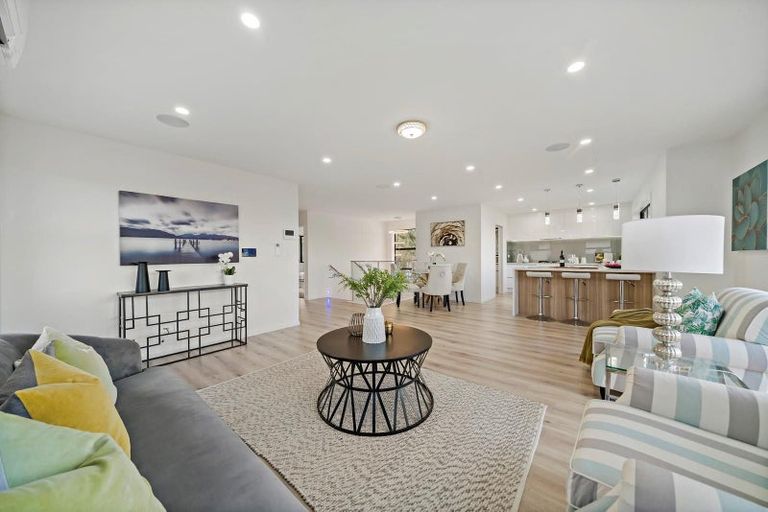 Photo of property in 11 Tawapou Close, Massey, 0614
