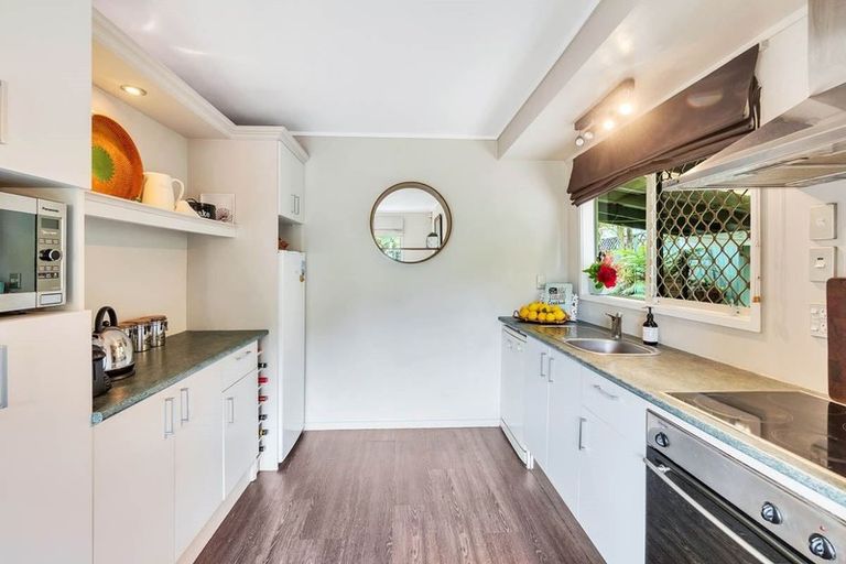 Photo of property in 44a Riserra Drive, Ranui, Auckland, 0612