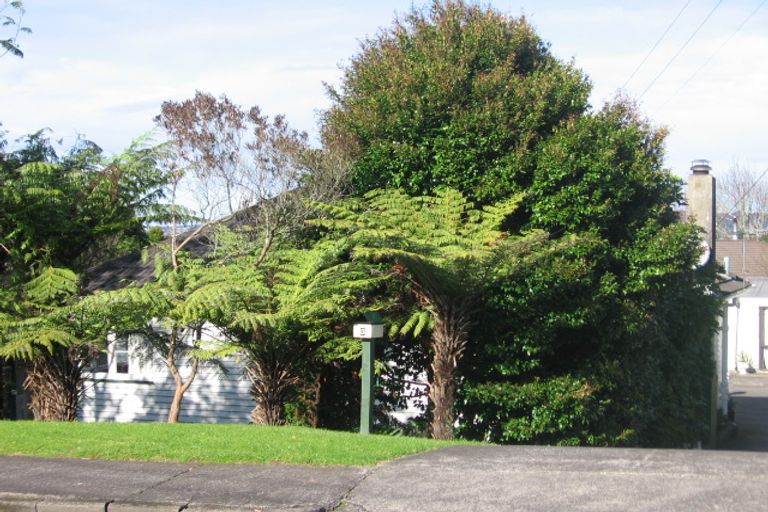 Photo of property in 3 Donovan Avenue, Massey, Auckland, 0614