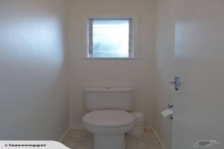 Photo of property in 2/60 Ayton Drive, Totara Vale, Auckland, 0629