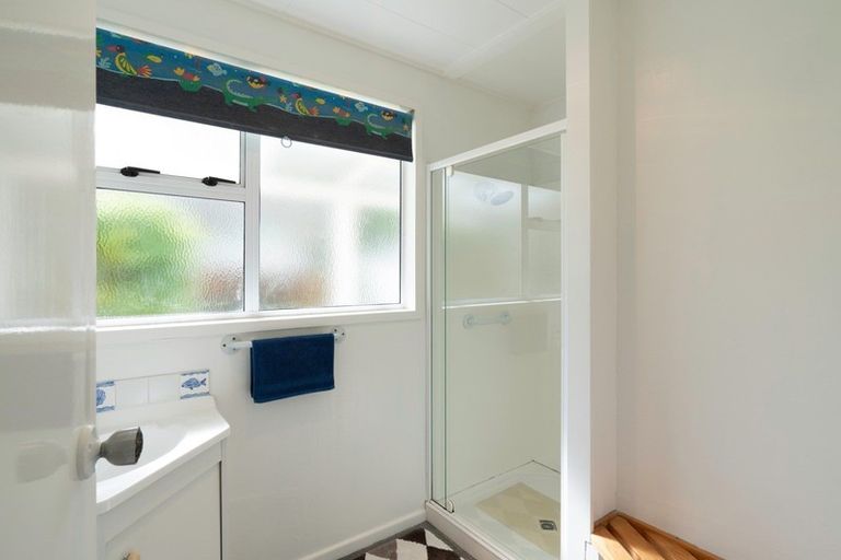 Photo of property in 9 Lesley Grove, Waikanae, 5036