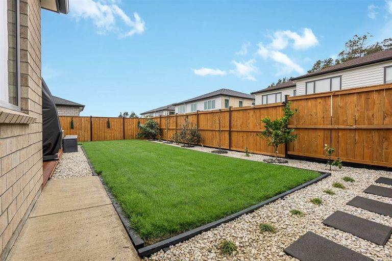 Photo of property in 20 Drumbuoy Drive, Flat Bush, Auckland, 2019