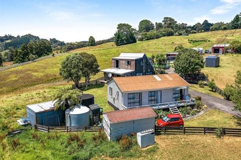 Photo of property in 380 Kaipara Coast Highway, Helensville, Kaukapakapa, 0871