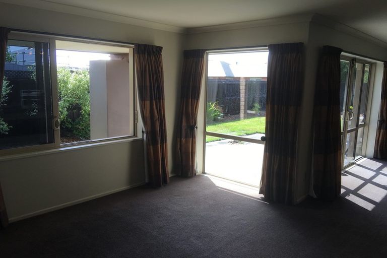 Photo of property in 26 Linkwater Way, Parklands, Christchurch, 8083