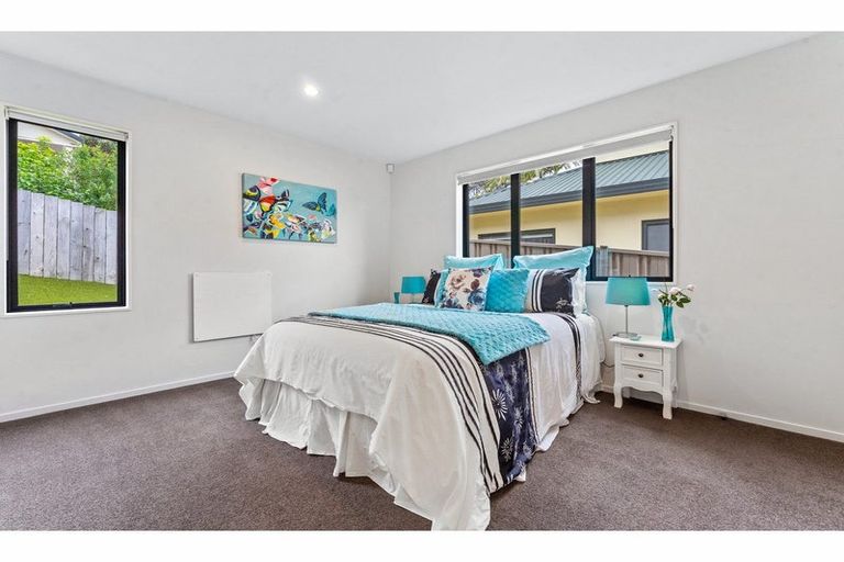 Photo of property in 21 Mariners View Road, Beach Haven, Auckland, 0626